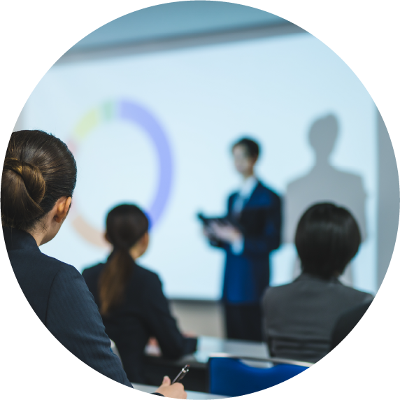 現場との折衝や、文書電子化・業務環境移管の説明会実施