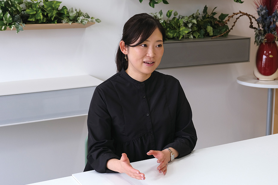 総務部 アシスタントマネージャー 寺岡 麗 様