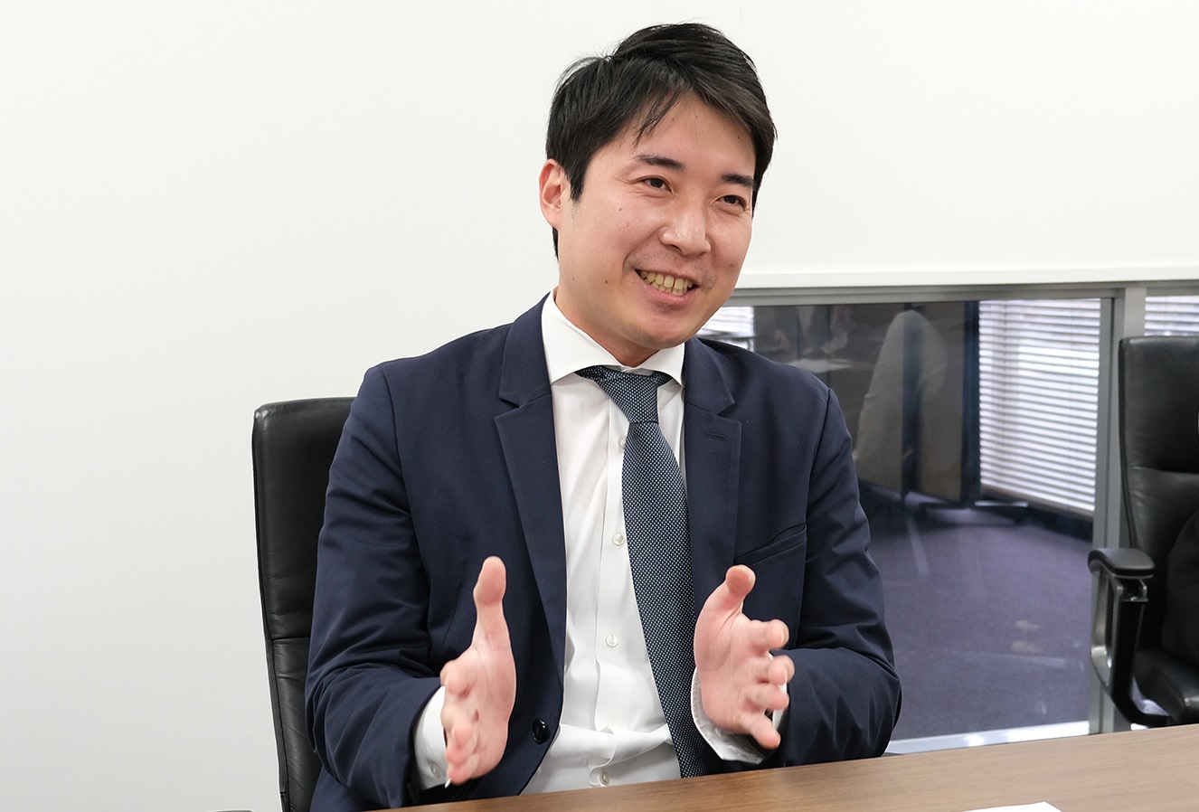 執行役員　コーポレート本部長　山崎 長俊 様