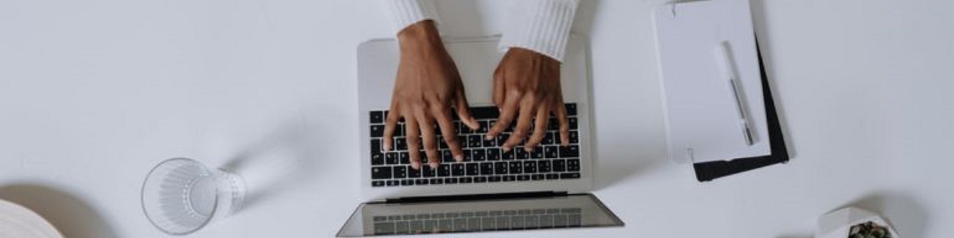 生成AIとAIの違いをわかりやすく解説！機能や活用シーンなど