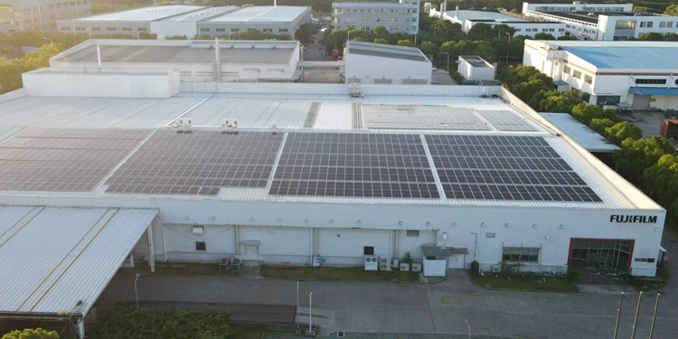 具 Fujifilm 標誌的建築物。